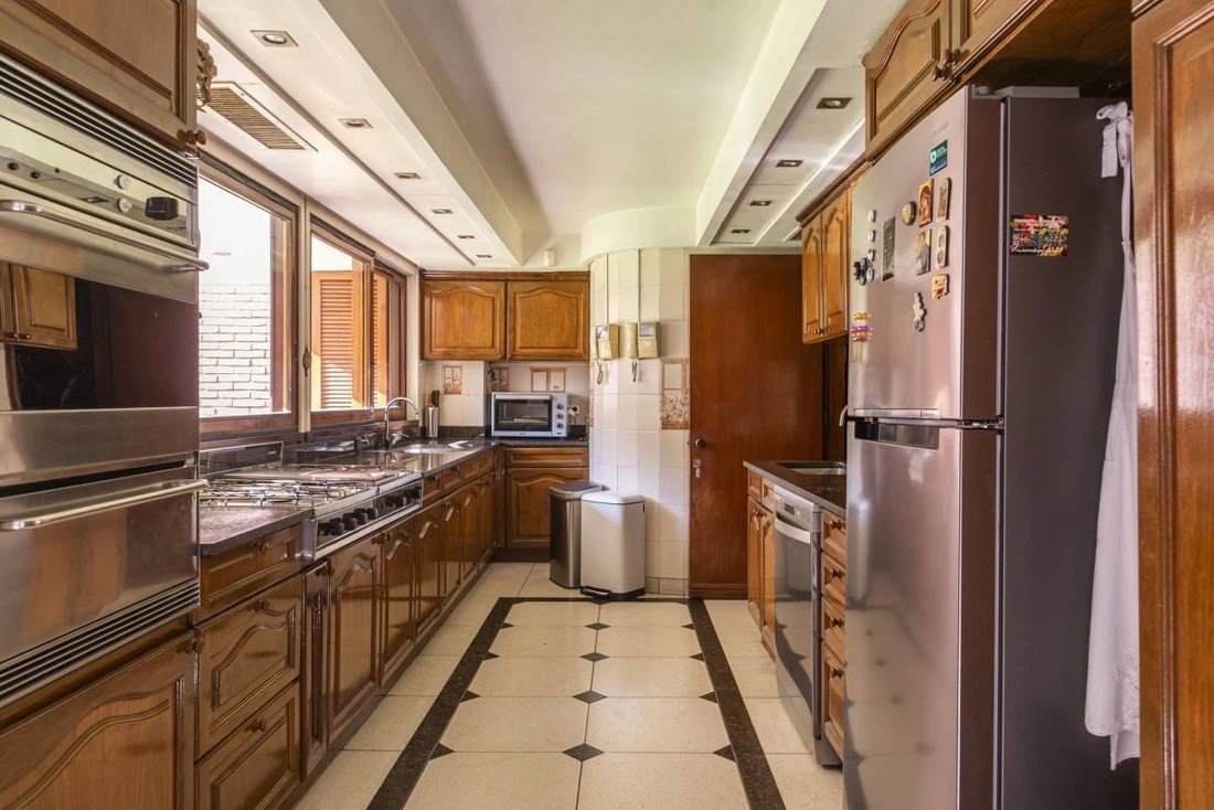 阿根廷布宜诺斯艾利斯 7+1 带车位住宅