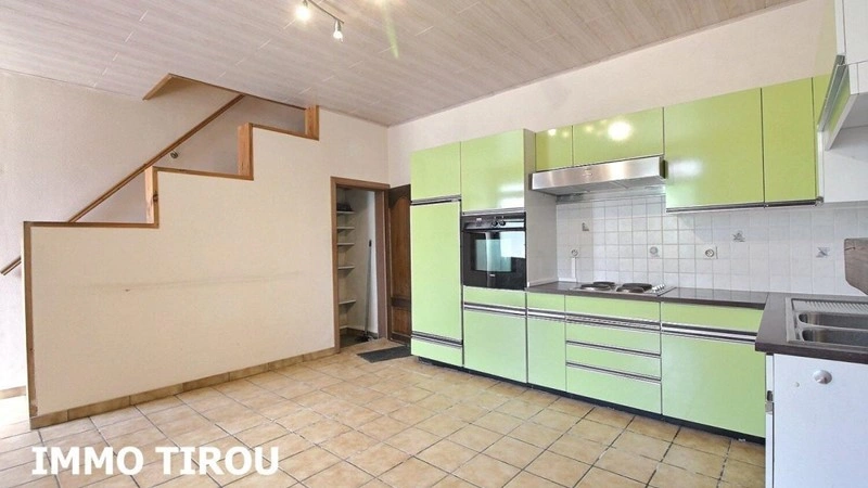 沙勒罗瓦 3+1 翻新住宅(比利时)