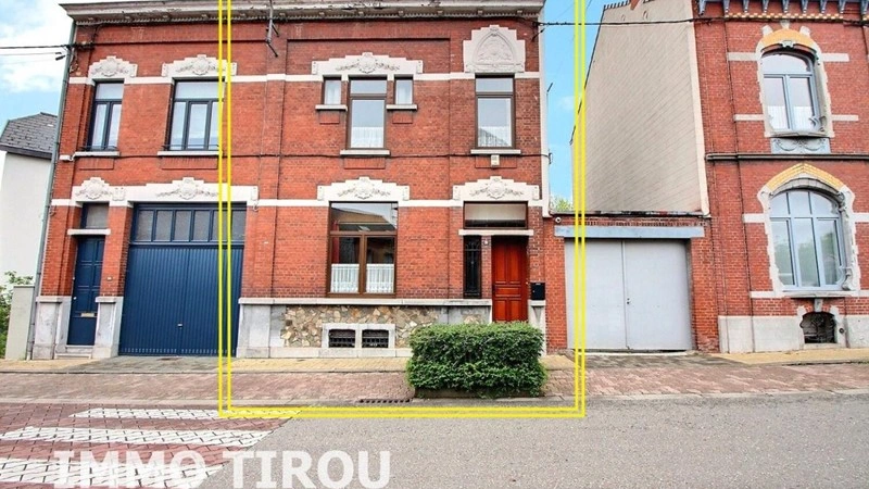 Family house 255 m2 in Charleroi, Belgium