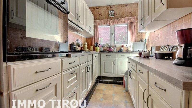 Moradia familiar 3+1 em Charleroi, Bélgica