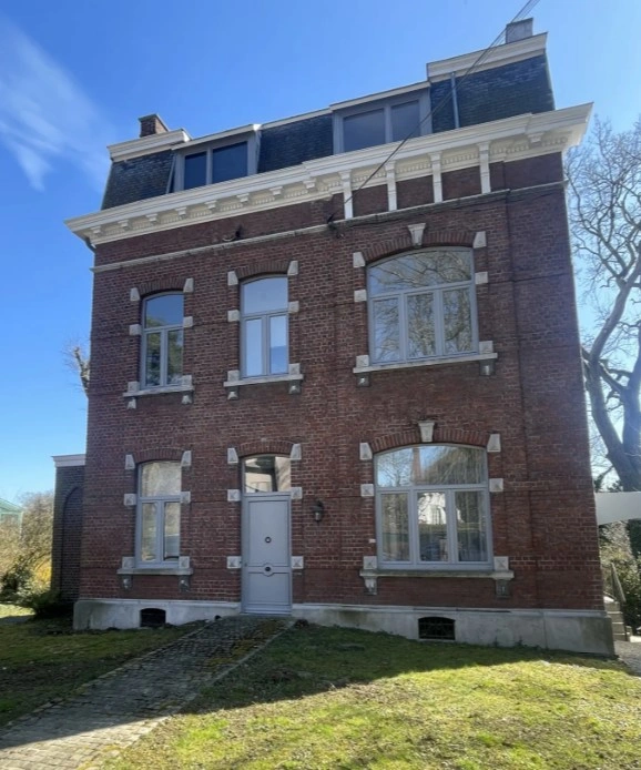 Spacious house 275 m2 in Liège, Belgium