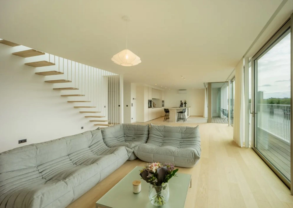 Sunlit penthouse 3+1 in Liege, Belgium