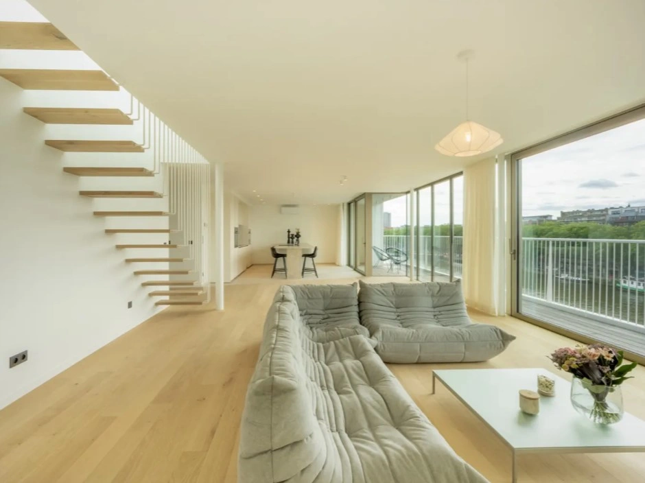 Sunlit penthouse 3+1 in Liege, Belgium