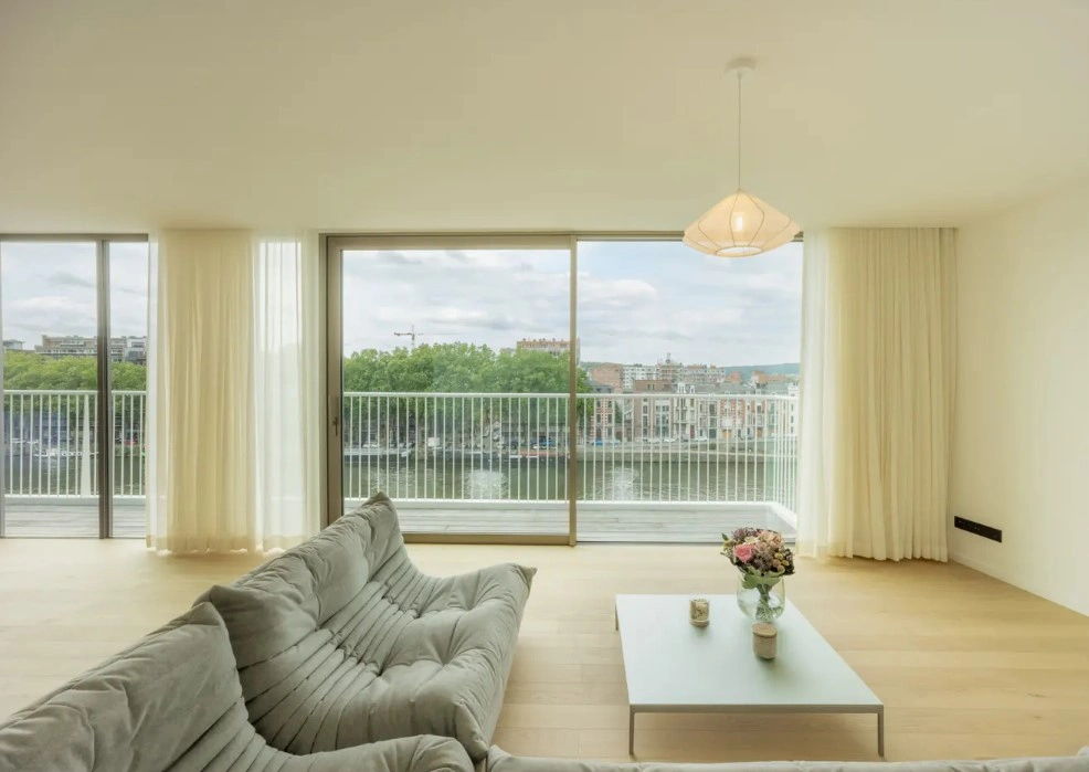 Sunlit penthouse 3+1 in Liege, Belgium