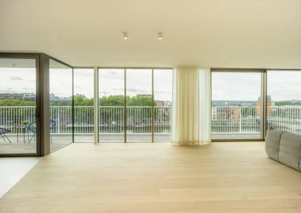 Sunlit penthouse 3+1 in Liege, Belgium