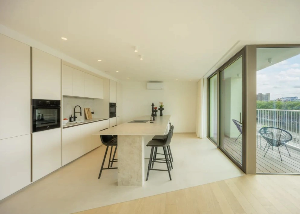 Sunlit penthouse 3+1 in Liege, Belgium