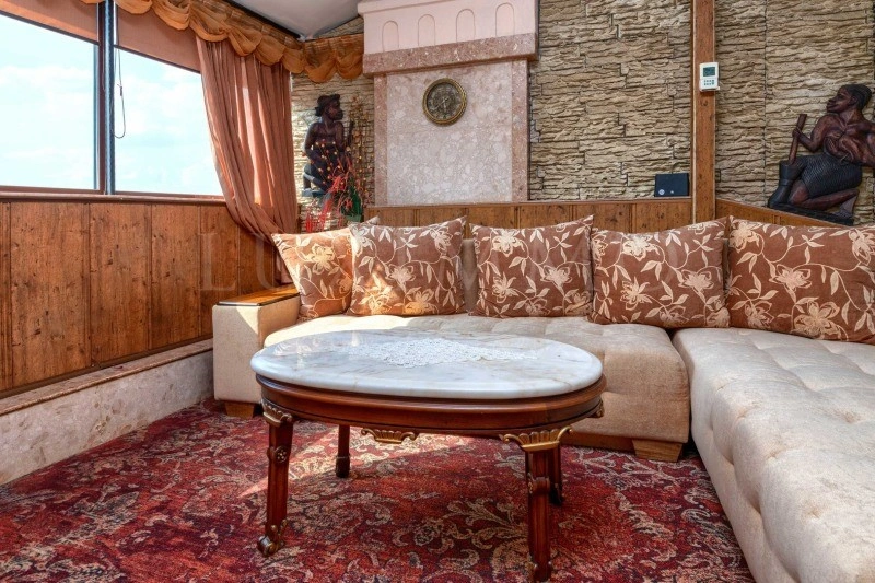 Spacious house 1120 m2 in Plovdiv, Bulgaria