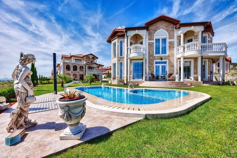 Spacious villa 282 m2 in Burgas, Bulgaria