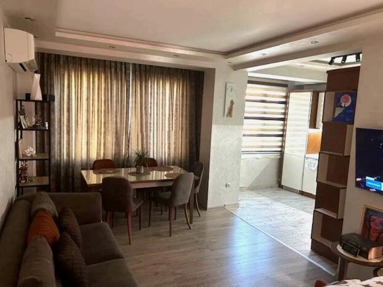 बर्गास, बुल्गारिया में विशाल 3-बेडरूम अपार्टमेंट