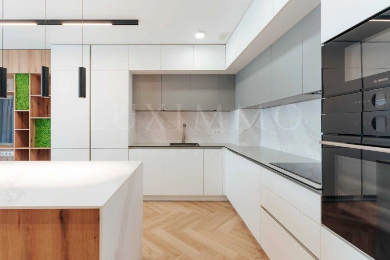 Современная 4‑комнатная квартира в Бургасе, Болгария