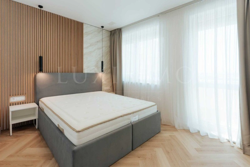 Современная 4‑комнатная квартира в Бургасе, Болгария