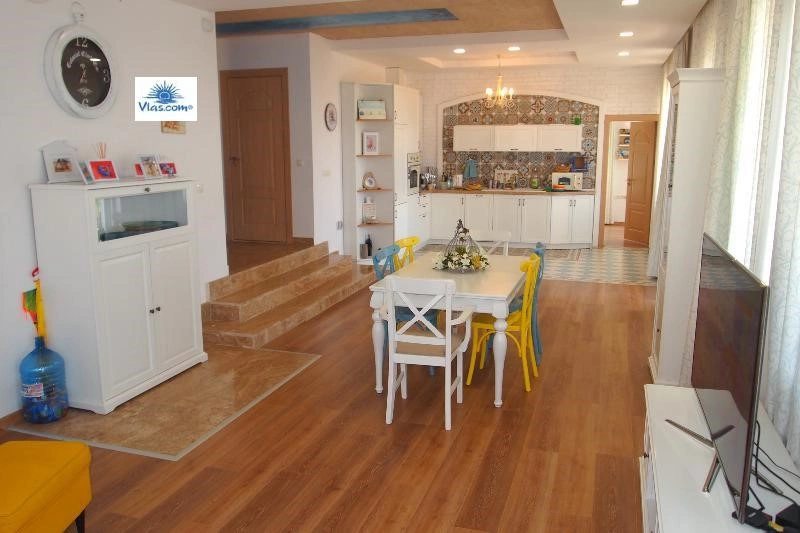 خانهای جادار به مساحت 260 مترمربع در سوتی ولاس، بلغارستان