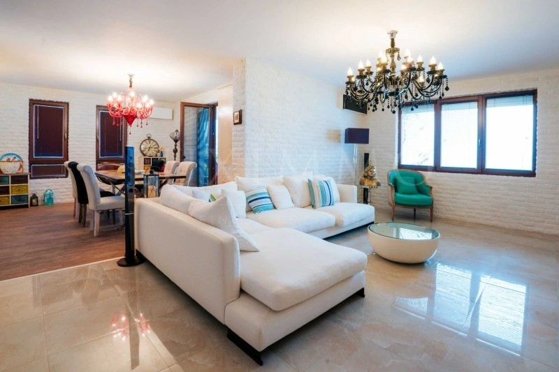 Prestigious apartment 253 m2 in Sveti Vlas, Bulgaria