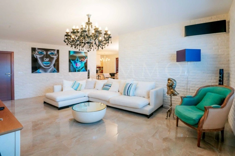 Prestigious apartment 253 m2 in Sveti Vlas, Bulgaria