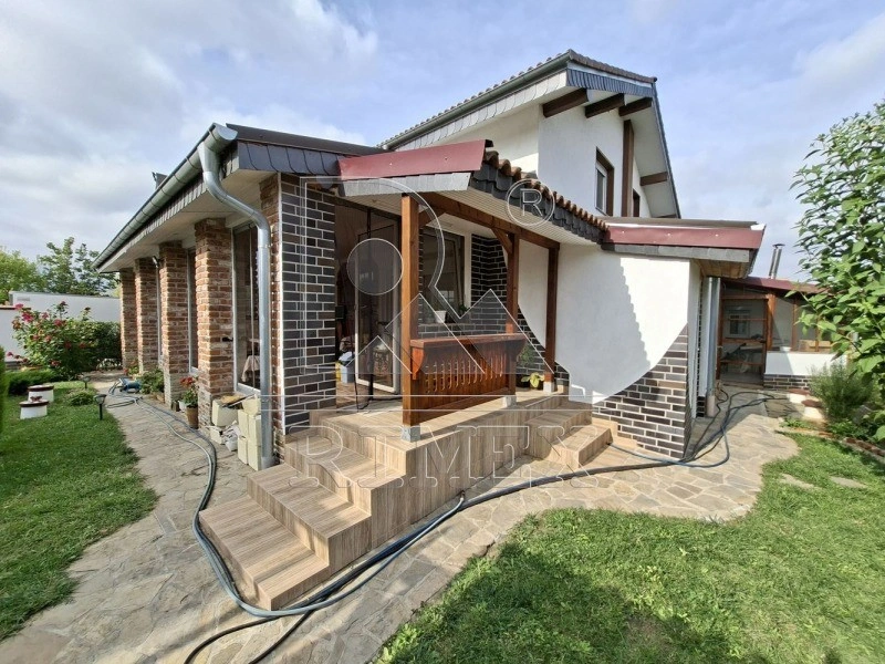 منزل واسع مكون من 4 غرف نوم في بلوفديف، بلغاريا