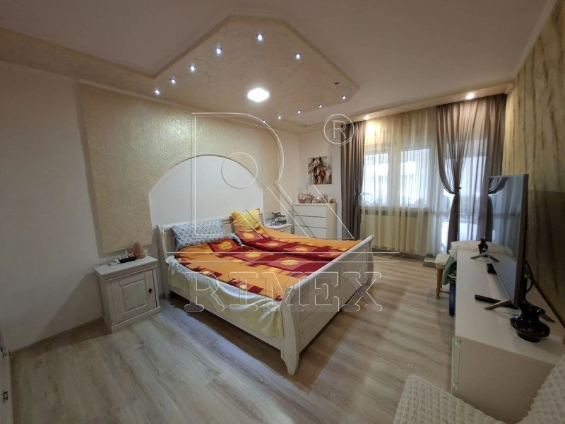 منزل واسع مكون من 4 غرف نوم في بلوفديف، بلغاريا