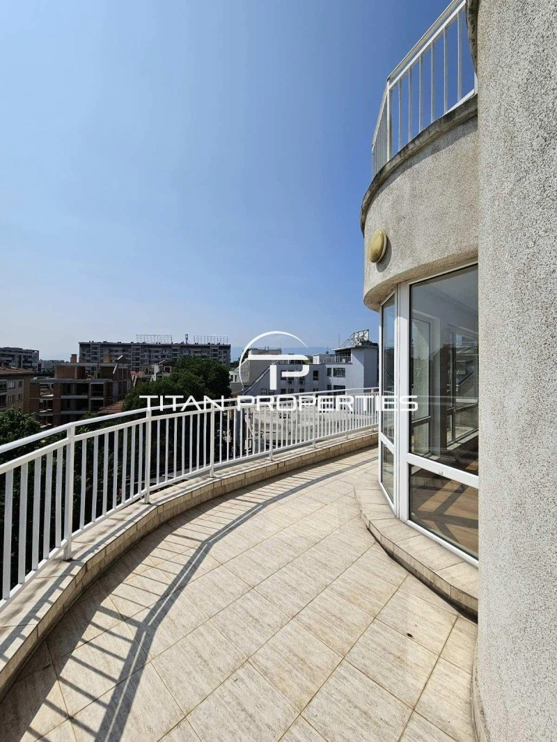 保加利亚普罗夫迪夫:宽敞三居复式住宅