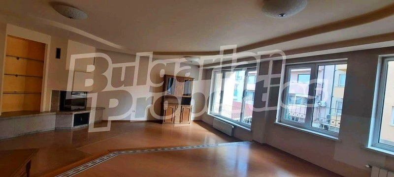 Spacious townhouse 585 m2 in Plovdiv, Bulgaria