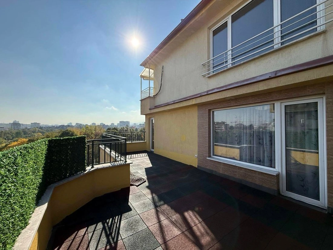 Comfortable apartment 181 m2 in Sofia, Bulgaria