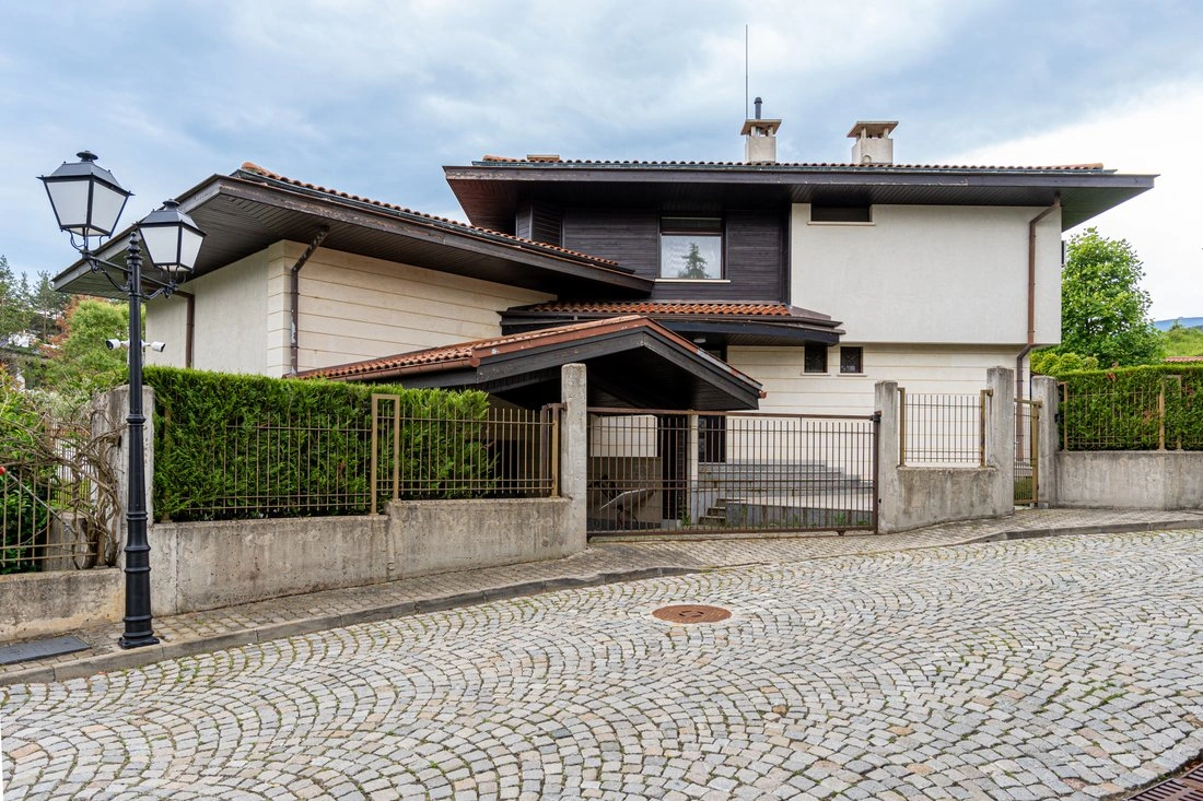 Spacious house 489 m2 in Sofia, Bulgaria