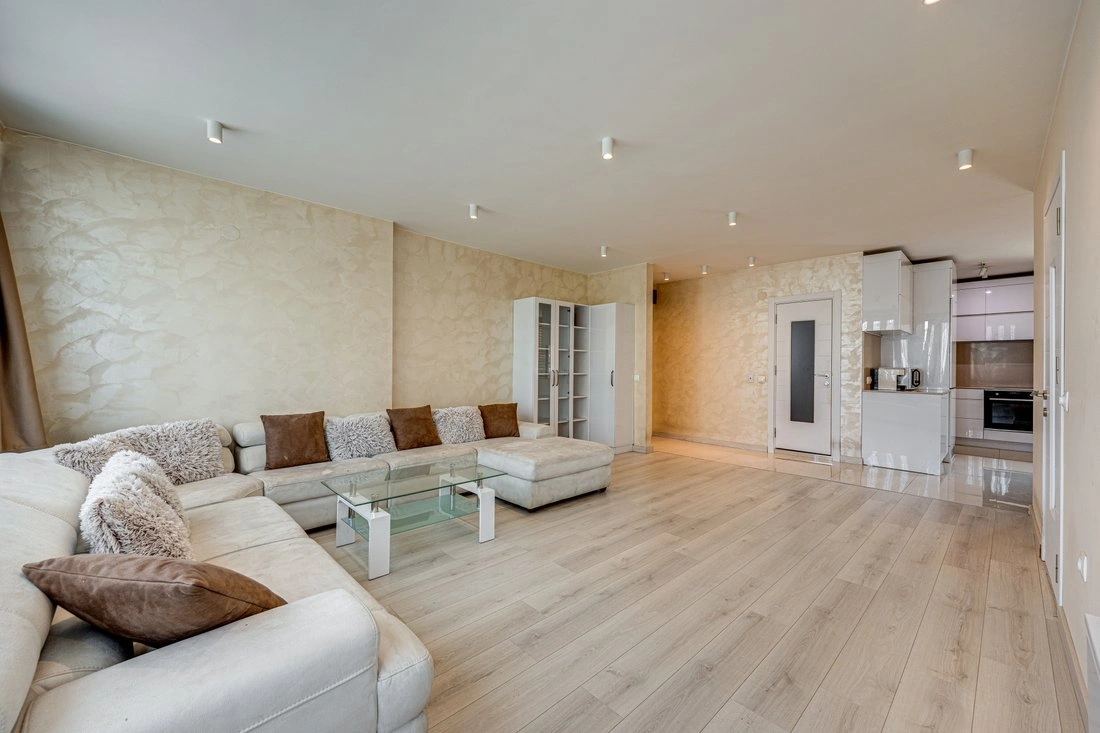 شقة فسيحة مكونة من 5 غرف نوم في صوفيا، بلغاريا