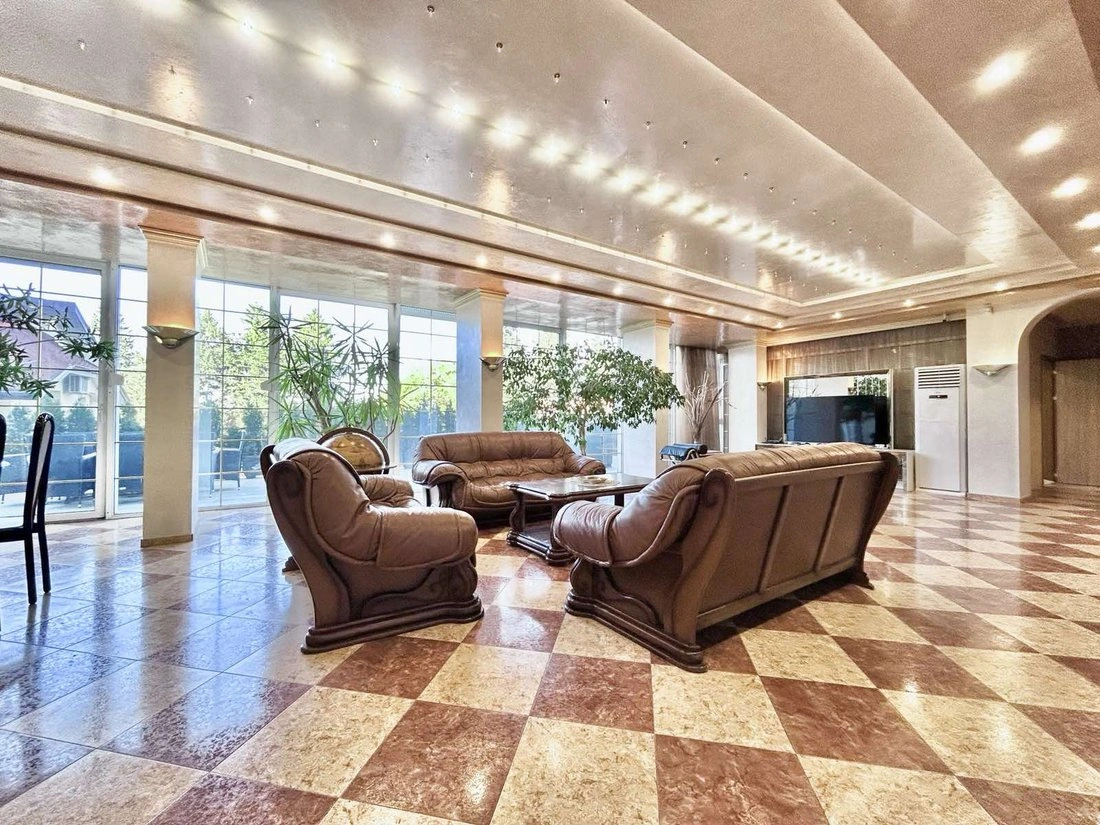 舒适六居室住宅,位于索菲亚