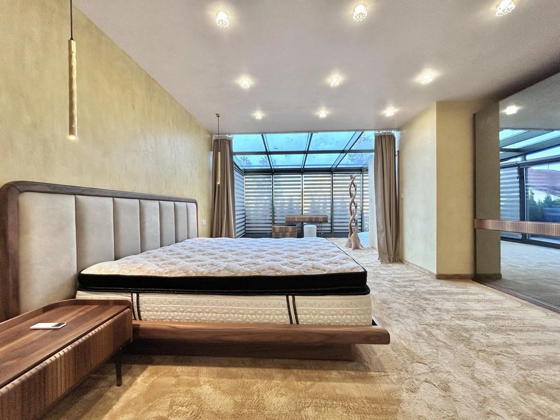 舒适六居室住宅,位于索菲亚