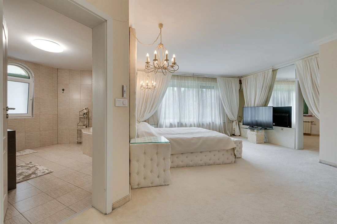 Spacious house 688 m2 in Sofia, Bulgaria