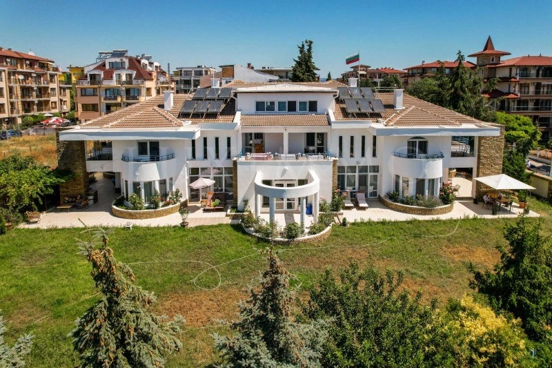 Luxury house 1000 m2 in Aheloy, Bulgaria
