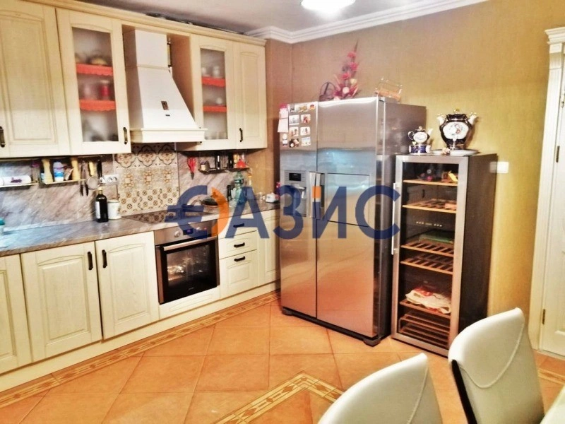 Spacious house 445 m2 in Kosharitsa, Bulgaria