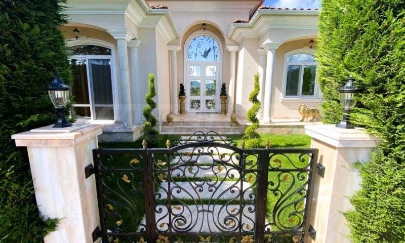 Prestigious villa 223 m2 in Burgas, Bulgaria