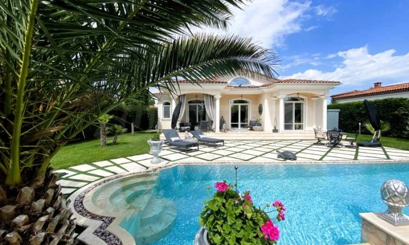 Prestigious villa 223 m2 in Burgas, Bulgaria