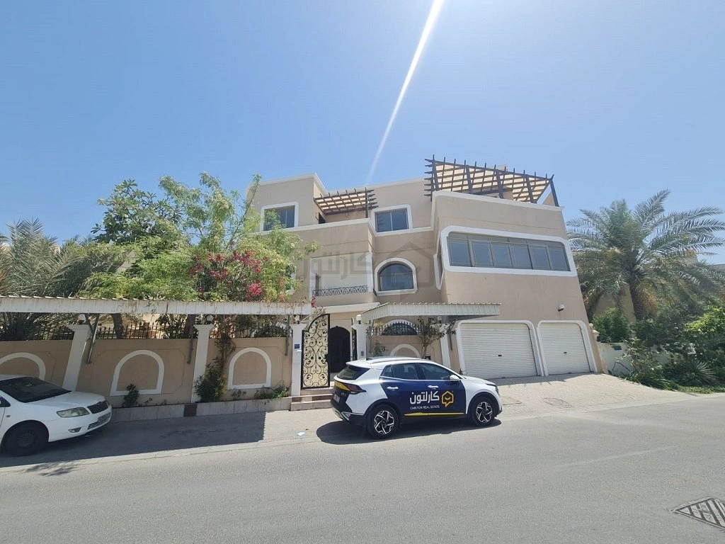 Villa spaziosa 820 m2 a Muharraq, Bahrain