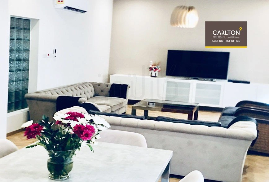 Ampla villa com pátio 6+1 em Muharraq, Bahrein