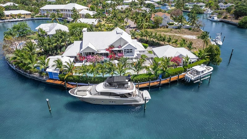 House 697 m2 with terrace in Nassau, Bahamas
