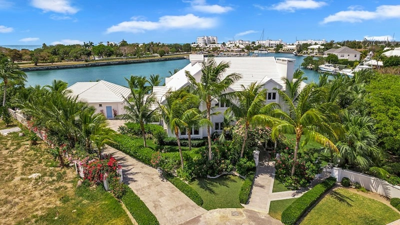 House 697 m2 with terrace in Nassau, Bahamas