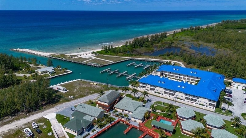 House 242 m2 with fireplace in Freeport, Bahamas