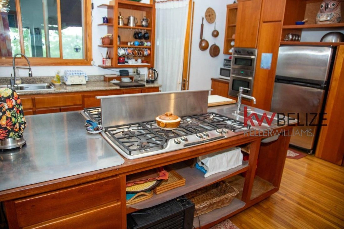 House 320 m2 with open pool in San Ignacio, Belize