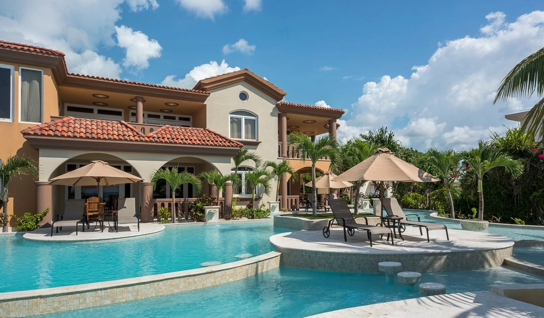 Villa 200 m2 with garage in San Pedro, Belize