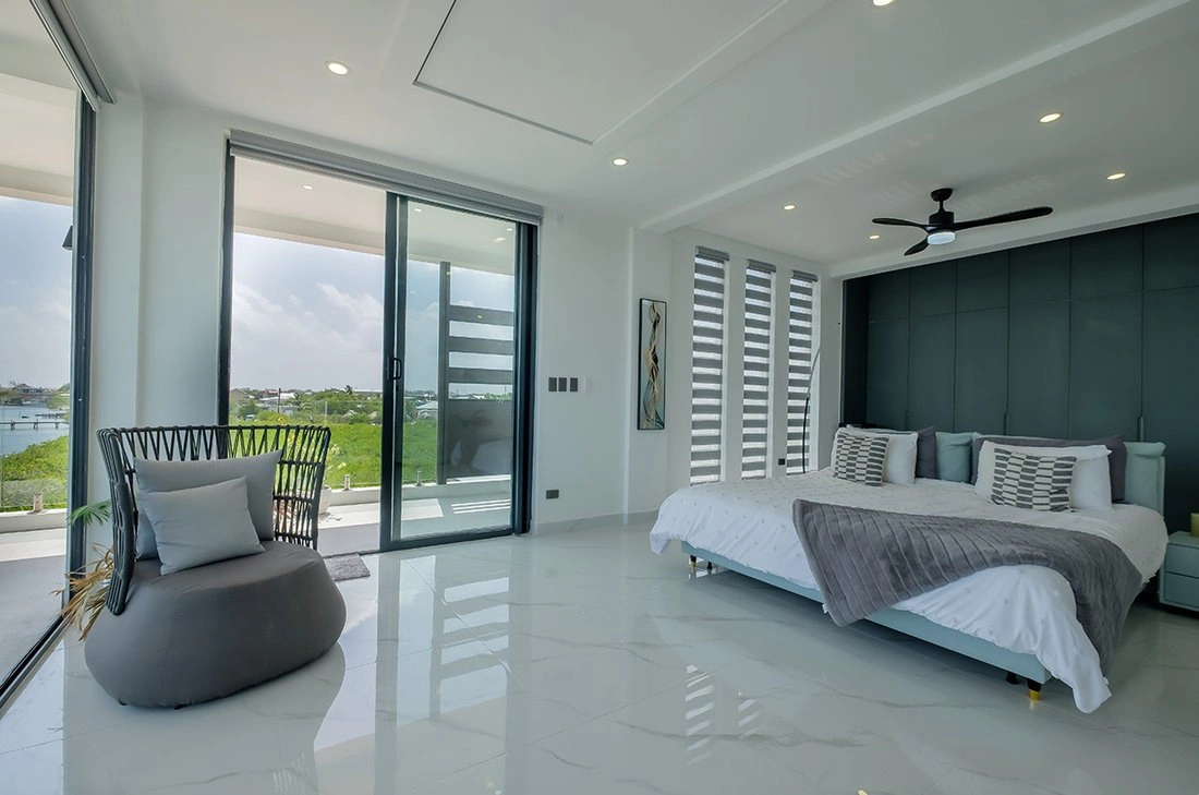 伯利兹·圣佩德罗 372 m2 带车库别墅