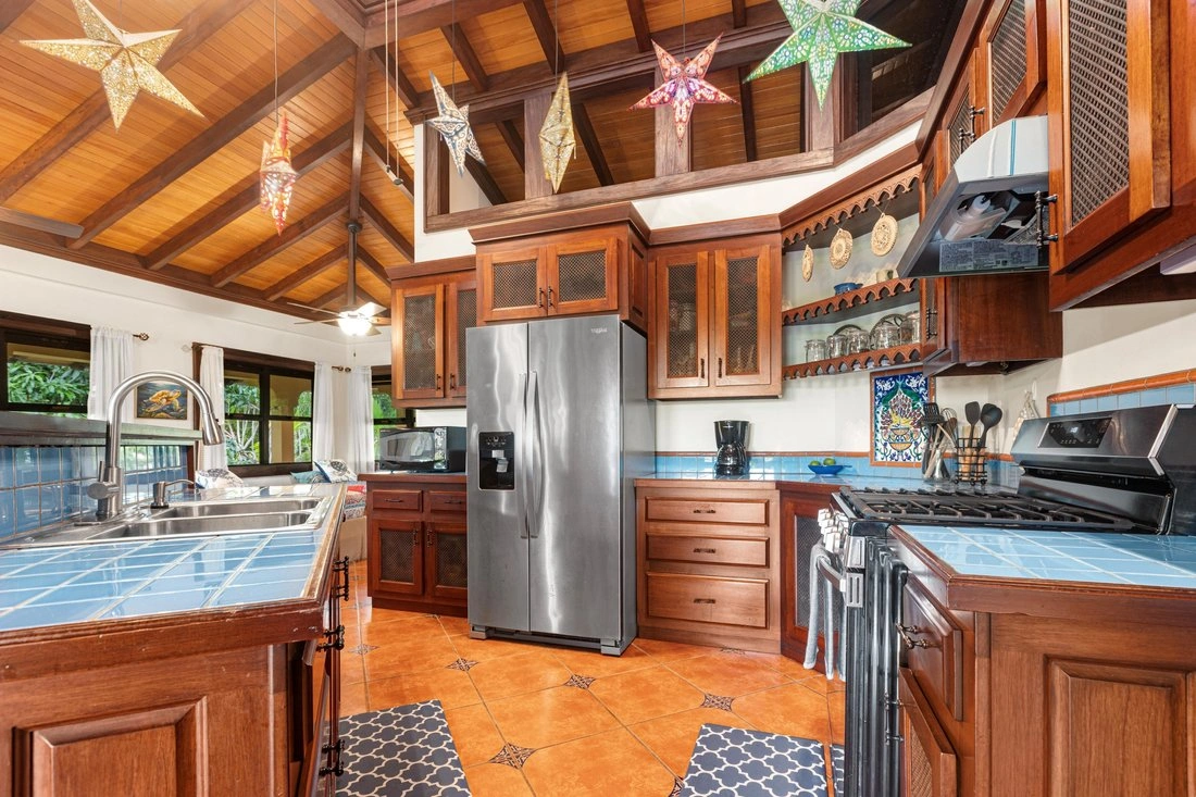 位于伯利兹普拉森西亚的 372 m2 带花园房屋