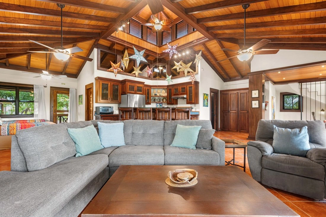 位于伯利兹普拉森西亚的 372 m2 带花园房屋