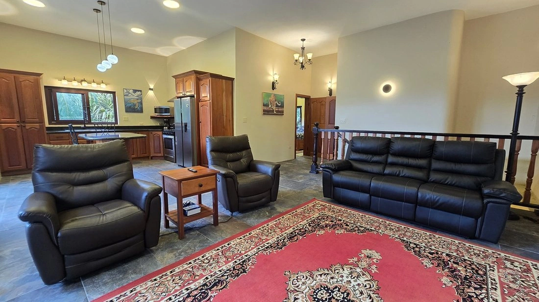 House 405 m2 with garden in Placencia, Belize