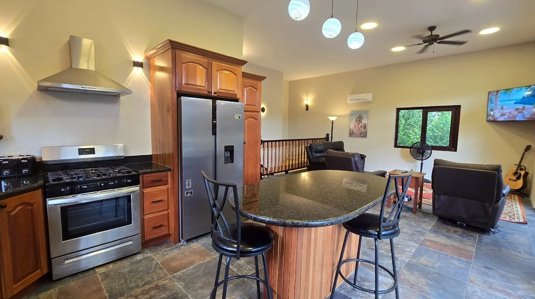 House 405 m2 with garden in Placencia, Belize