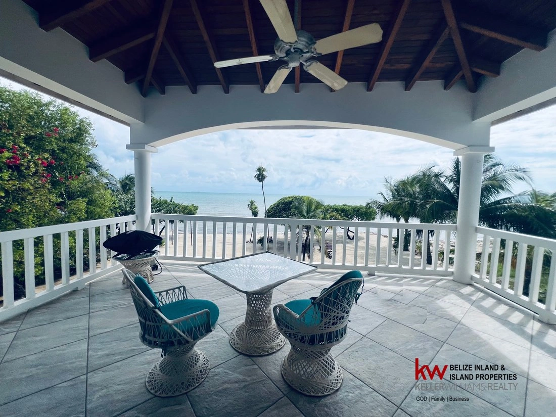 Placencia, Belize में पहाड़ी दृश्य वाला 457 m2 का घर