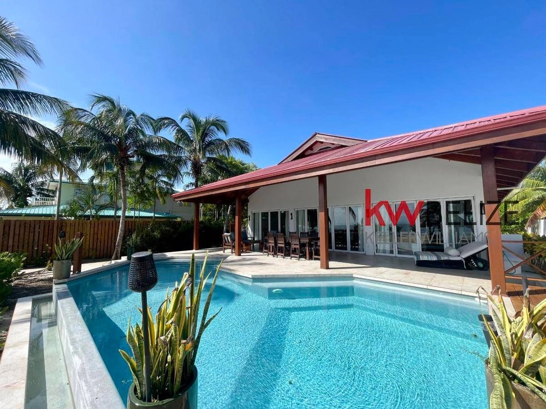 帕拉森西亚,伯利兹 233 m2 带露台住宅