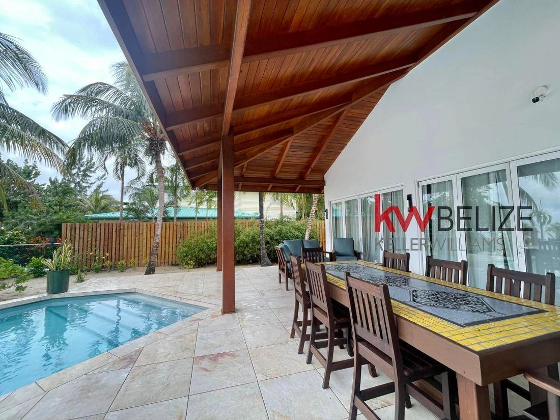 帕拉森西亚,伯利兹 233 m2 带露台住宅