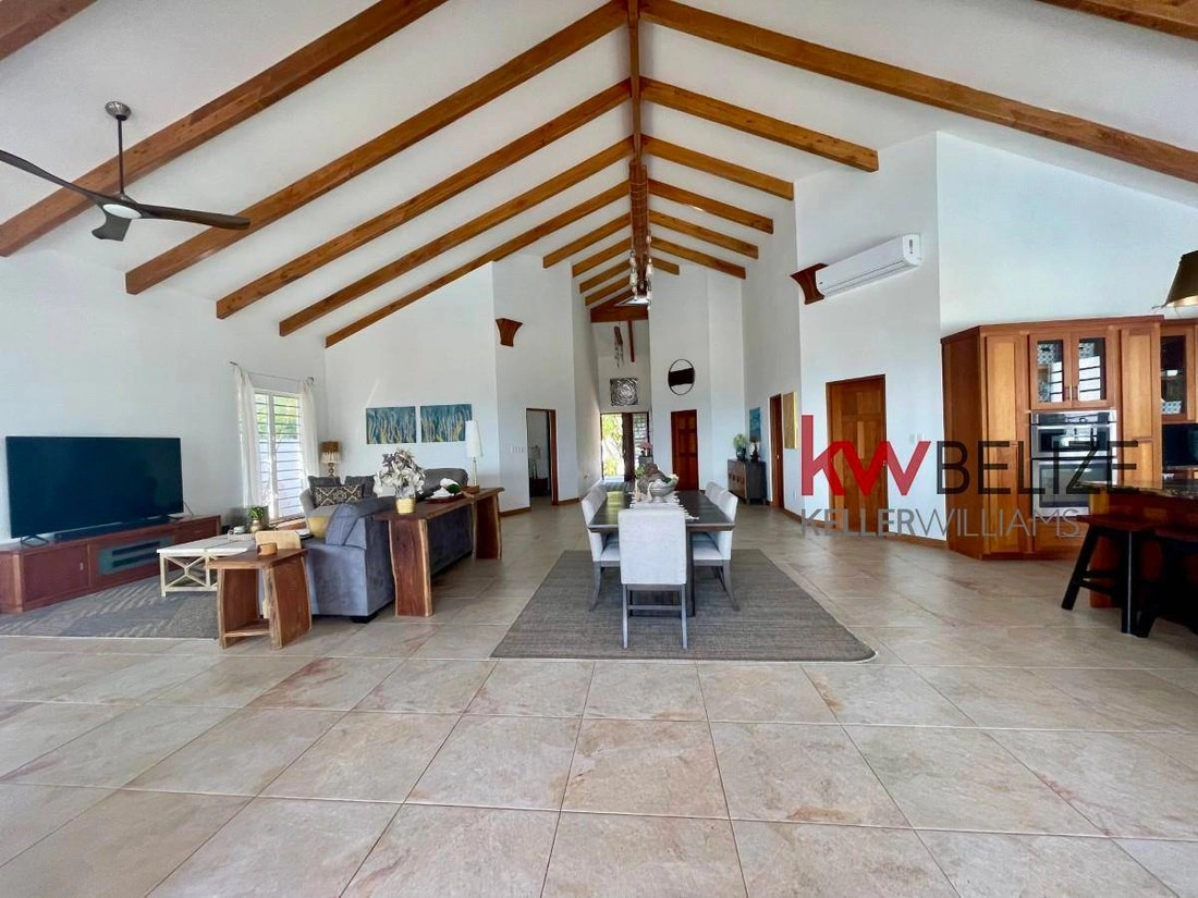 帕拉森西亚,伯利兹 233 m2 带露台住宅