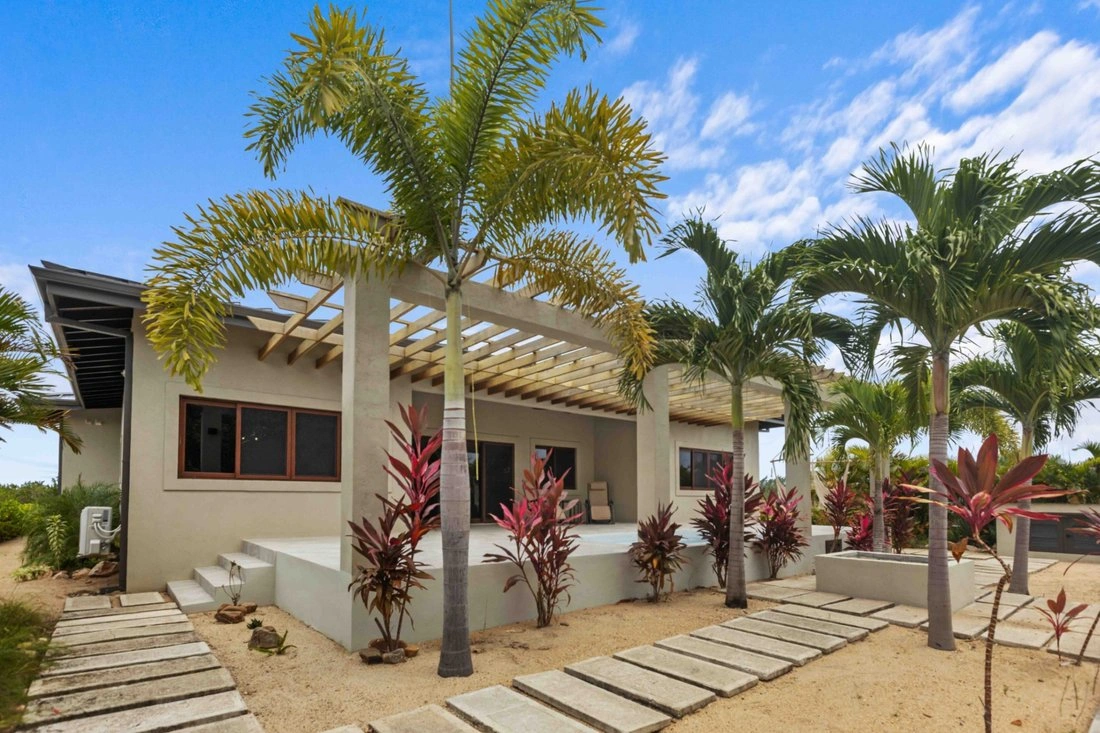 Villa 298 m2 with garden in Placencia, Belize