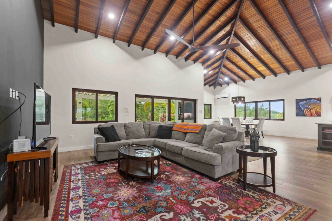 Villa 298 m2 with garden in Placencia, Belize